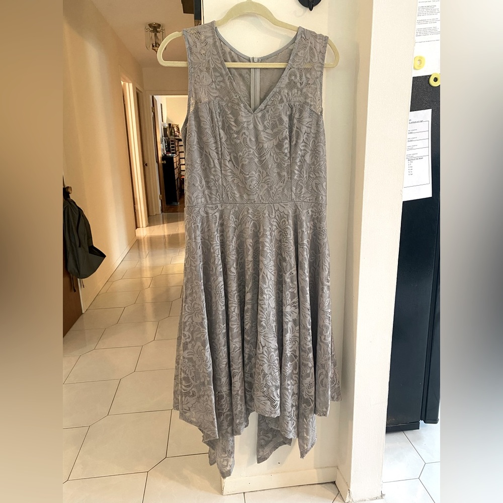 Sleeveless V-Neck Midi Dress in Light Gray